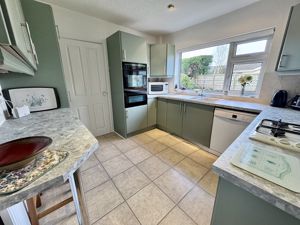 Kitchen- click for photo gallery